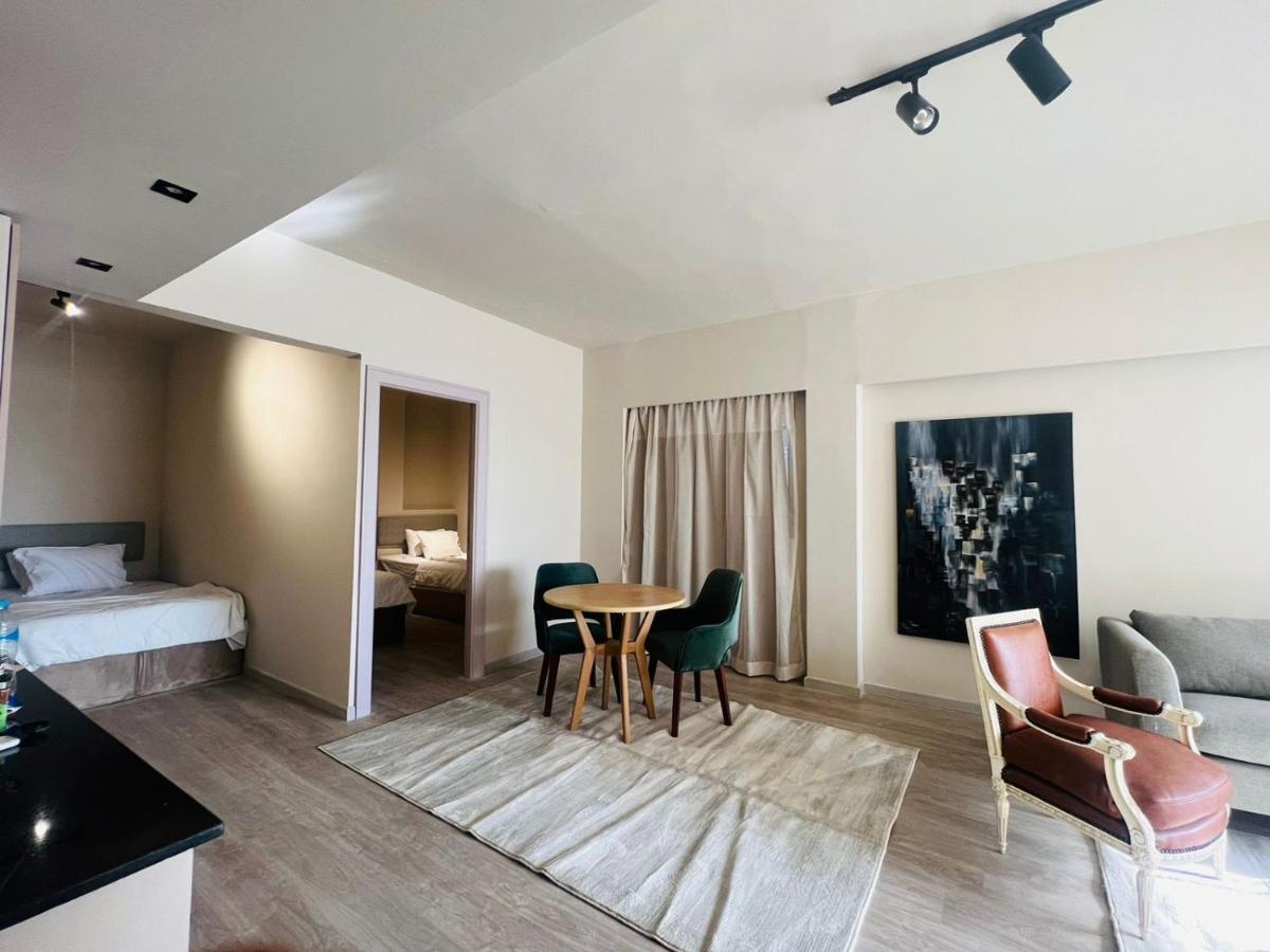 Unique 2 Bed 7 *